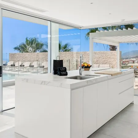 Karat Zambrano Villa Guía de Isora